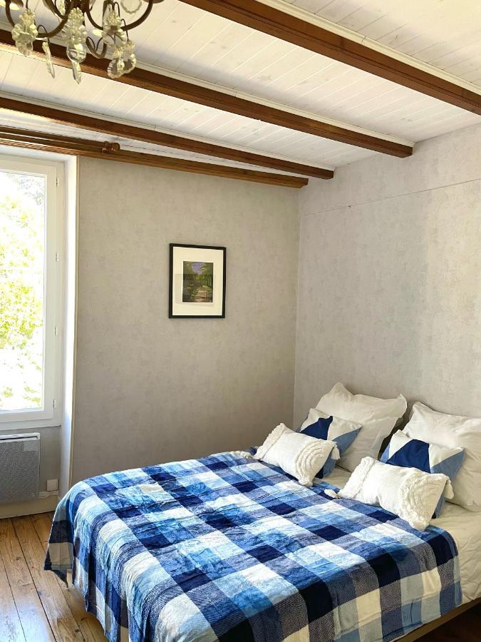 Chez Sarah - L'Escapade Bed & Breakfast Javerlhac-et-la-Chapelle-Saint-Robert Exterior photo